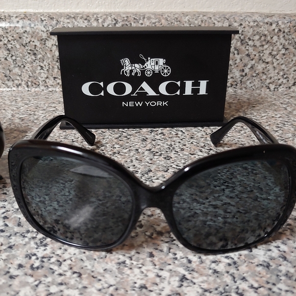 Coach sunglasses - Picture 3 of 3